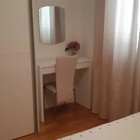 Dominik アパート マカルスカ